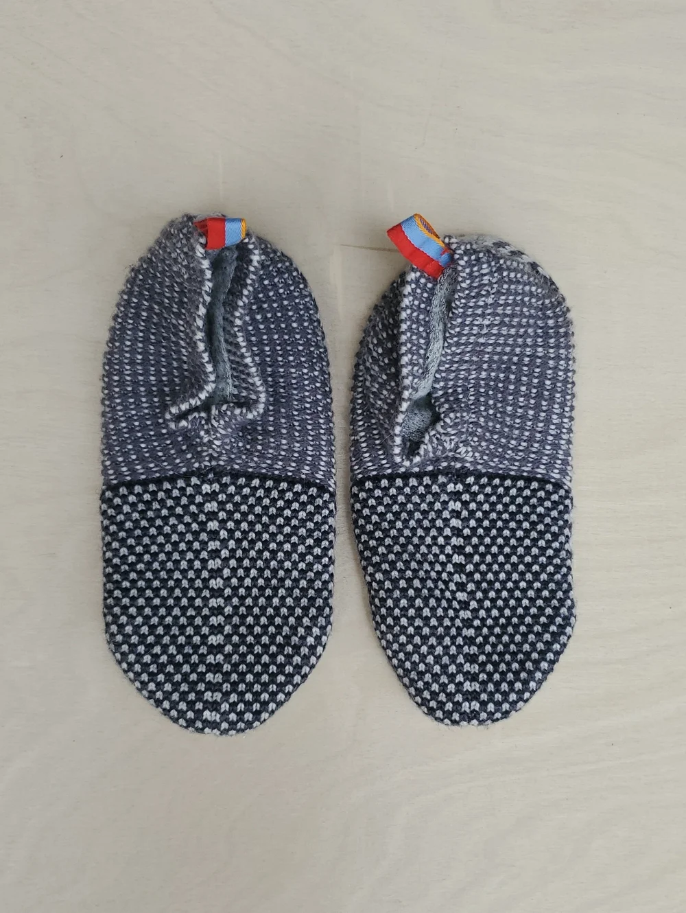Bombas Slippers Size Youth 1-5